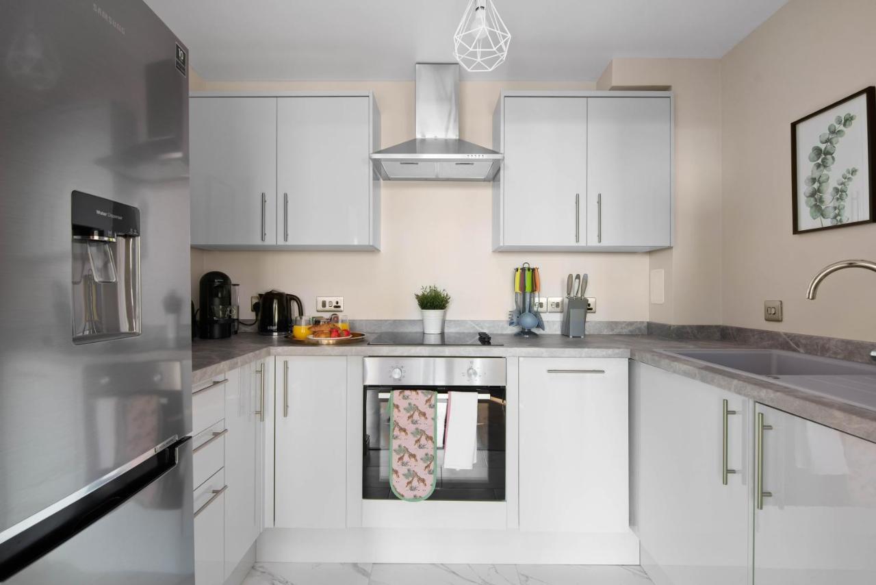 Spacious & Cosy, Netflix, Parking, Colindale Station Apartment Hendon