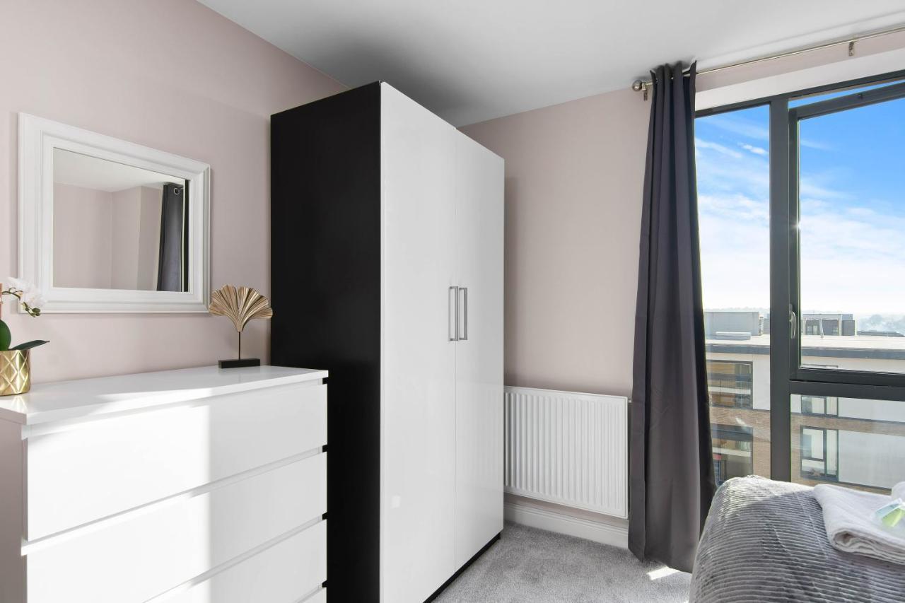 Spacious & Cosy, Netflix, Parking, Colindale Station Apartment