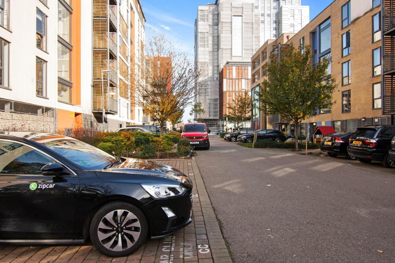 Spacious & Cosy, Netflix, Parking, Colindale Station Apartment *