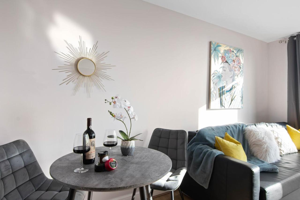 Spacious & Cosy, Netflix, Parking, Colindale Station *